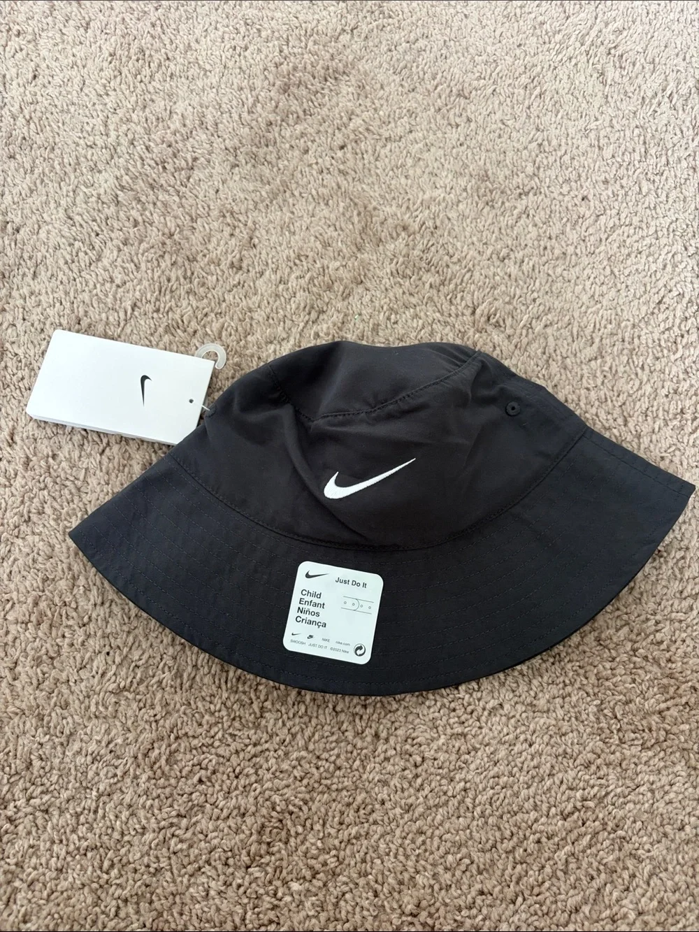 Nike Kids Black Bucket Hat with White Swoosh Logo UPF 40+ Anthracite 4/7